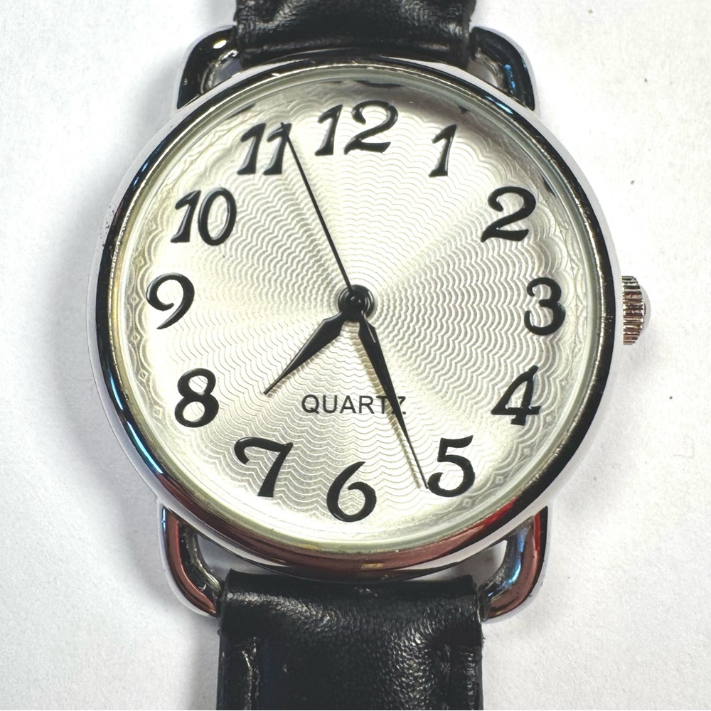 Classic Vintage Black Leather Quartz Watch – Adjustable Band - Picture 3 of 12